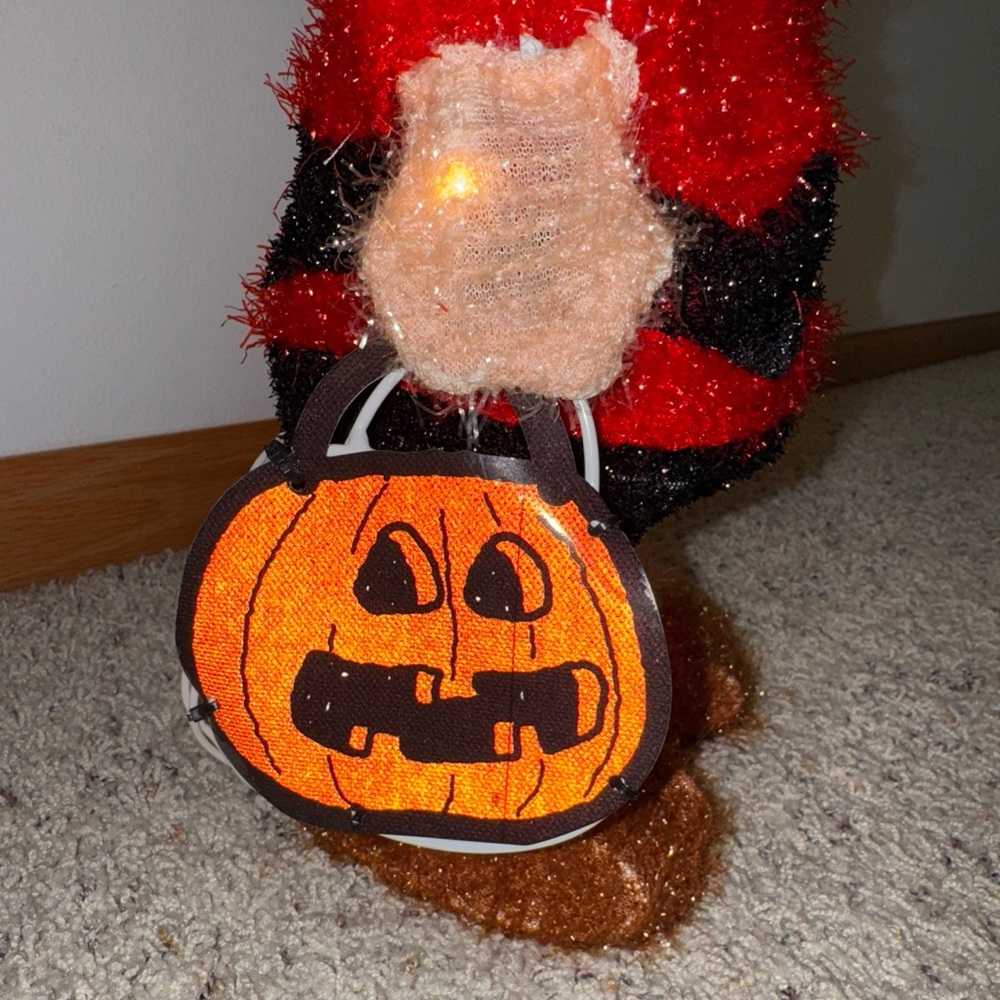 Peanuts Light-Up Decor - Picture 4 of 10